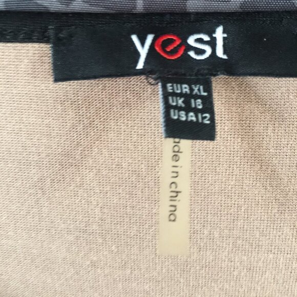 BUUR FASHION YEST TOP SZ12 NETHERLANDS Graphic Print w/Black Trim NWOT - Picture 3 of 3